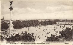 CPA Bordeaux Monument Des Girondins Et Des Quinconces