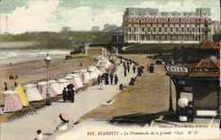 VINTAGE POSTCARD Biarritz the Walk Of Main beach Evian