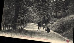 VINTAGE POSTCARD Park Of Cloud Saint the Alley Of the Barriers