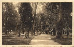 CPA Vichy Allee Du Parc De I'Allier