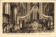 VINTAGE POSTCARD Bonsecours Basilica the Nave in the month of Mary