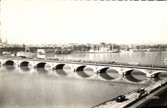 POSTAL MODERNA Burdeos el puente de Pedro y vista del puerto