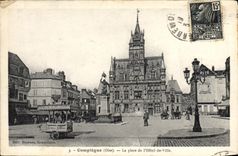 CPA Compiegne La Place de L'Hotel de Ville
