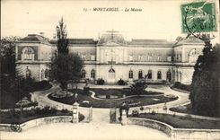 VINTAGE POSTCARD Montargis the Town hall