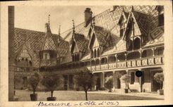 CPA Beaune Cour d'honneur de l'Hotel Dieu 