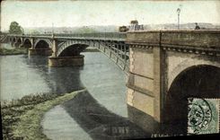 CPA Vichy Le pont sur l'Allier