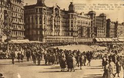 CPA Ostende La promenade sur la digue 