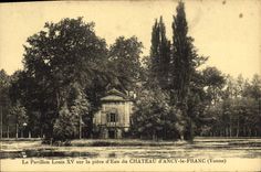CPA Le pavillon Louis XV sur la piece d'eau du chateau d'Ancy le Franc
