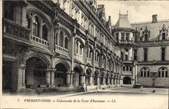 VINTAGE POSTCARD Pierrefonds Colonnade of the Main courtyard