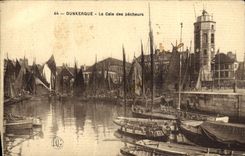 CPA Dunkerque La Cale Des Pecheurs Bateaux