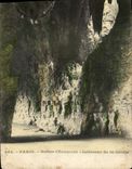 CPA Paris Buttes Chaumont Interieur de la grotte