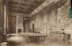 VINTAGE POSTCARD Castle Of Chantilly the gallery of the stags