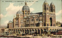 CPA Marseille La Cathedrale Prise Du Vieux Port