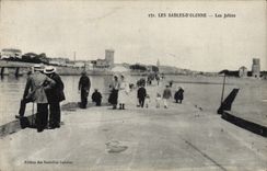 CPA Les Sables D'Olonne Les Jetees