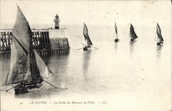 CPA Le Havre La Sortie Des Bateaux De Peche
