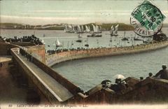 CPA Saint Malo Le Mole Et Les Remparts Bateaux