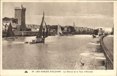 CPA Les Sables D'Olonne Le Chenal et la Tour d'Arundel Bateaux