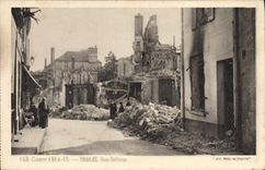 CPA Senlis Rue Bellone Militaria
