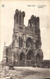 CPA Reims La Cathedrale Militaria