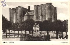 VINTAGE POSTCARD Niort the Keep
