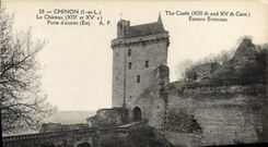 POSTAL Chinon de la VENDIMIA la puerta principal del castillo