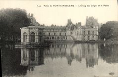 CPA Palais De Fontainebleau L'Etang Des Carpes Et le palais