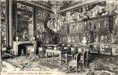 VINTAGE POSTCARD Palate De Fontainebleau Old Room To lay down Queens Mothers