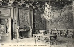 VINTAGE POSTCARD Palate De Fontainebleau Living room of the Tapestries