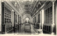 VINTAGE POSTCARD Palate De Fontainebleau Library