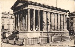 VINTAGE POSTCARD Nimes Maison Carrée