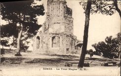 CPA Nimes La tour Magne