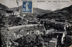 Vista pesada de la POSTAL de la VENDIMIA hacia el castillo