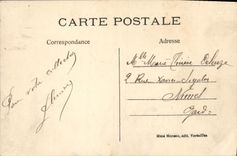 El ataque frontal de Versalles Palais de la POSTAL de la VENDIMIA dimensiona la terraza