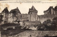 CPA Chateau De Biron Et Ses Remparts Au milieu Tour de Garde