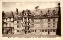 CPA Blois Le Chateau L'Alle Francois 1er Le grand escalier et un coin de l'aile Louis XII