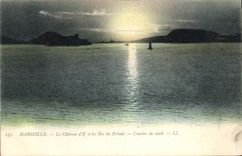 CPA Marseille Le Chateau Et Les Iles Du Frioul Coucher de soleil