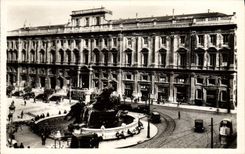 CPM Lyon La Place des Terreaux Et Le Palais Des Arts