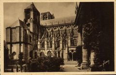 POSTAL Bourges de la VENDIMIA la catedral y el ayuntamiento