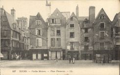 CPA Tours Vieilles Maisons Place Plumeran