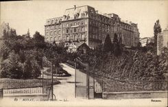 VINTAGE POSTCARD Royat Large Hotel