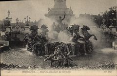 CPA Bordeaux Motif Du Monument Des Girondins