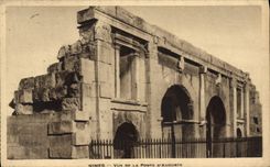 VINTAGE POSTCARD Nimes Seen Of the Gate Of Auguste
