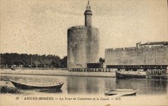 CPA Aigues Mortes La Tour De Constance Et Le Canal