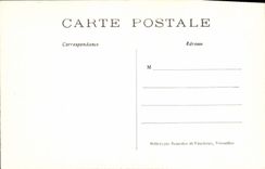 VINTAGE POSTCARD Castle Of Chantilly Carries Monumental Of the Main courtyard Child