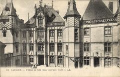 VINTAGE POSTCARD Saumur the Town hall Southern interior Court
