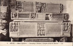 CPA Arles Musee Lapilaire Sarcophage chretien a Strigiles dit de la Nativite