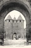 CPA Carcassonne L'Entree Du Chateau
