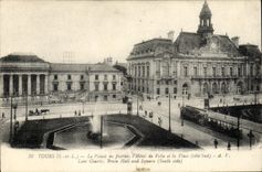 CPA Tours Le palais de justice l'hotel de ville et la place