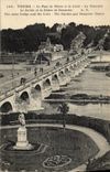 CPA Tours Le pont de pierre et la Loire La tranchee le jardin et la statue de Descartes