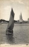 VINTAGE POSTCARD Boat of sin La Rochelle Boat of sin and the tower of the lantern